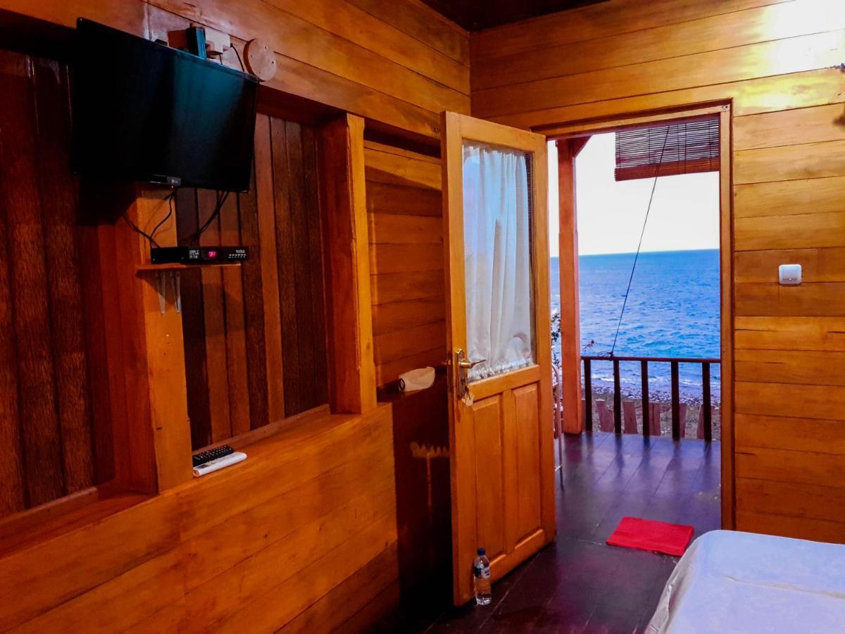 Malibu Huts Hotel Semaya Exterior photo