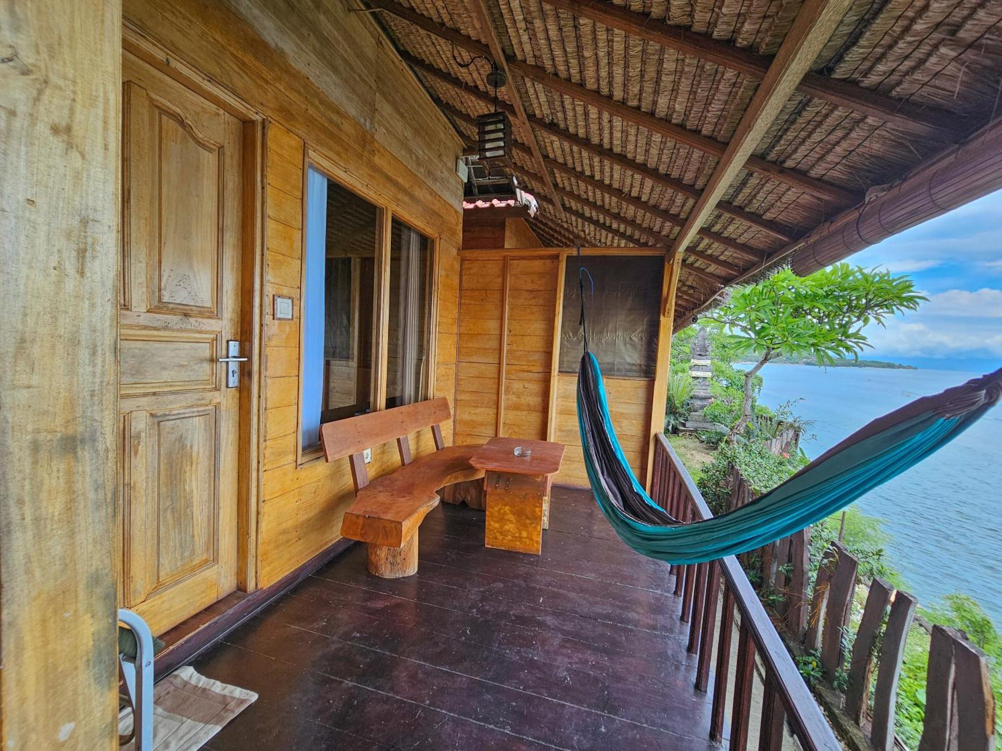 Malibu Huts Hotel Semaya Exterior photo